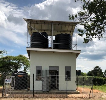 Installation of mobile water purification devices in Rwamwanja refugee camp (Uganda)