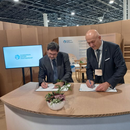 HWP-Cluster of Applied Sciences MoU signing. From left to right: Mr. Ferenc Fedor - president of the Cluster of Applied Sciences and Dr. Károly Kovács - president of HWP