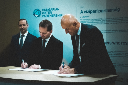 HWP-Hungary Helps MoU signing at the HWP booth. From left to right: Mr. Tristan Azbej - State Secretary for the Aid of Persecuted Christians, Mr. Péter Kovács - CEO of the Hungay Helps Agency and Dr. Károly Kovács. Photo: Gábor Bakó & Zsombor Egri