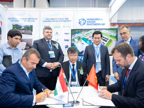 HWP-VWSA-HWA Work Plan signing at the HWP's booth. In the foreground from left to right: Mr. Róbert Forintos - Co-President of the HWP, Mr. Nguyen Ngoc Diep - President of VWSA, Mr. Bálint Horváth - General Secretary of the HWP. In the background: H.E