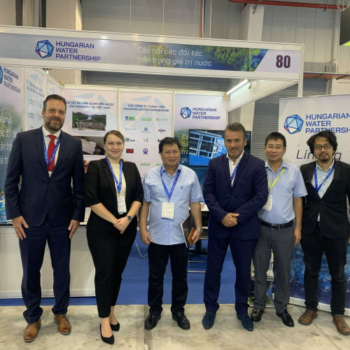 Visit of Mr. Tran Quoc Hung - General Director of Hanoi Water Limited Company (Hawacom) to the HWP's booth