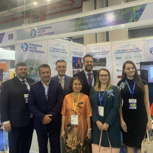 From left to right: H.E. Mr. Gábor Lehőcz - General Consul of Hungary to Ho Si Minh, Mr. Róbert Forintos - Co-President of the HWP, Mr. Zoltán Horváth - CEO of the HWP Nonprofit Ltd., Mr. Bálint Horváth - General Secretary of the HWP, Ms. Dam Sao Mai - Pr
